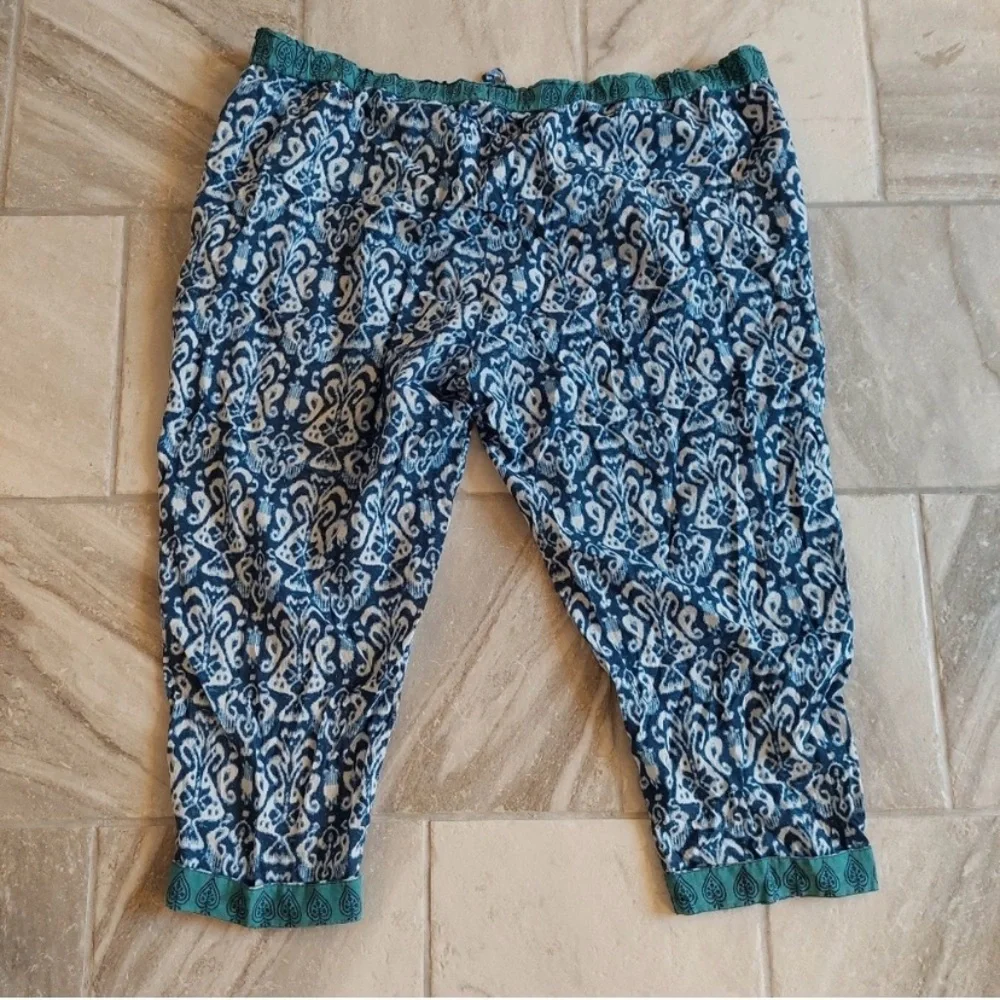 Sundance Blue Floral Cropped Pants - Picture 3 of 4